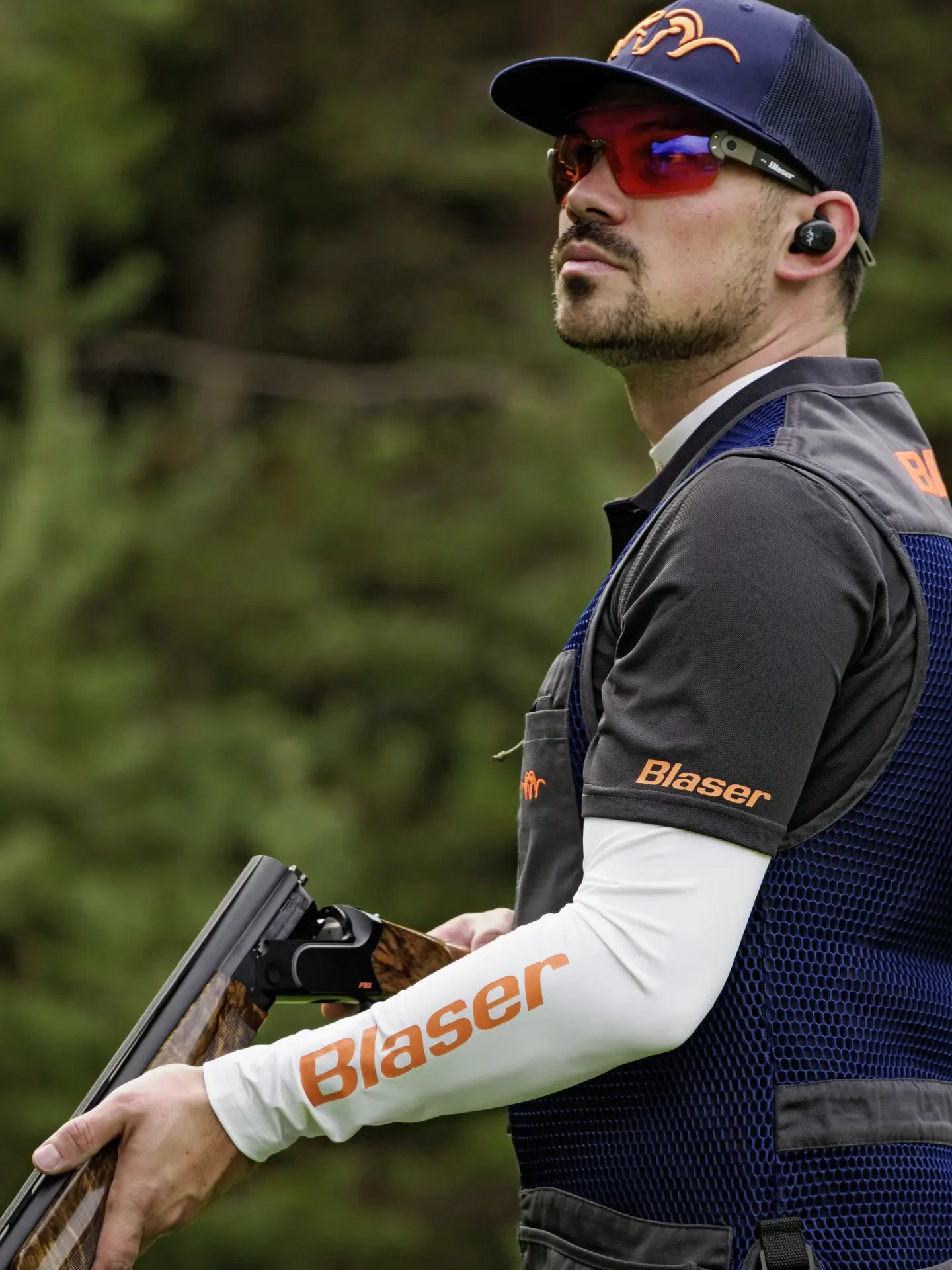 Blaser Competition Carbon lövészszemüveg sportlövőn használat közben