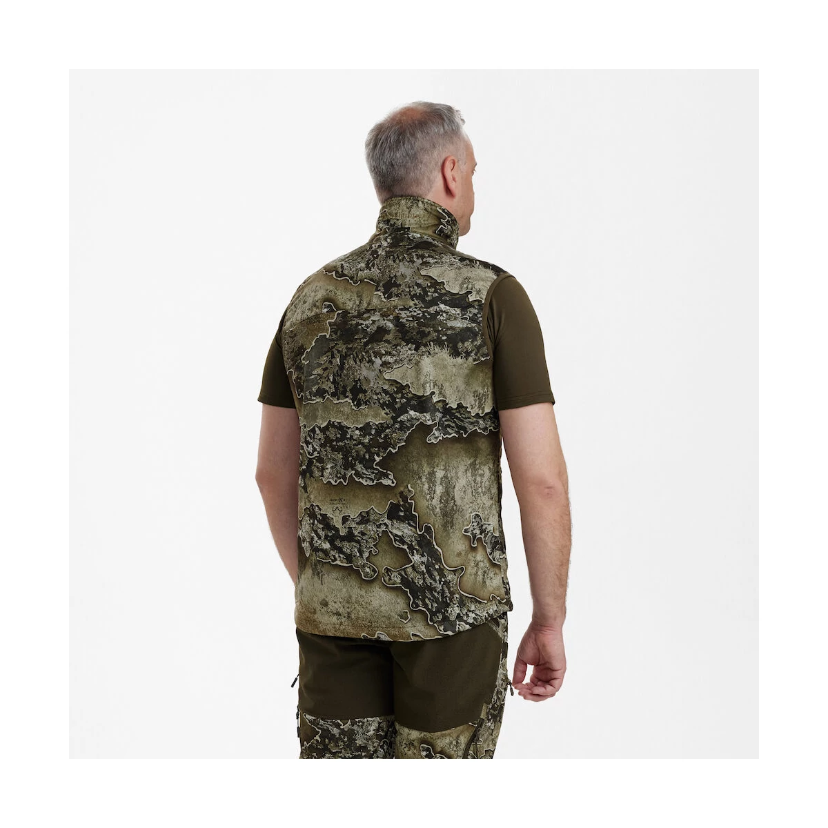 Deerhunter Excape Softshell mellény Realtree Excape terepminta modellen hátulról